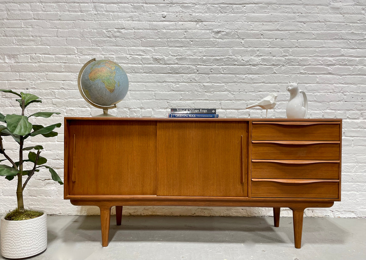 SCULPTURAL Mid Century Modern styled CREDENZA / Media Stand