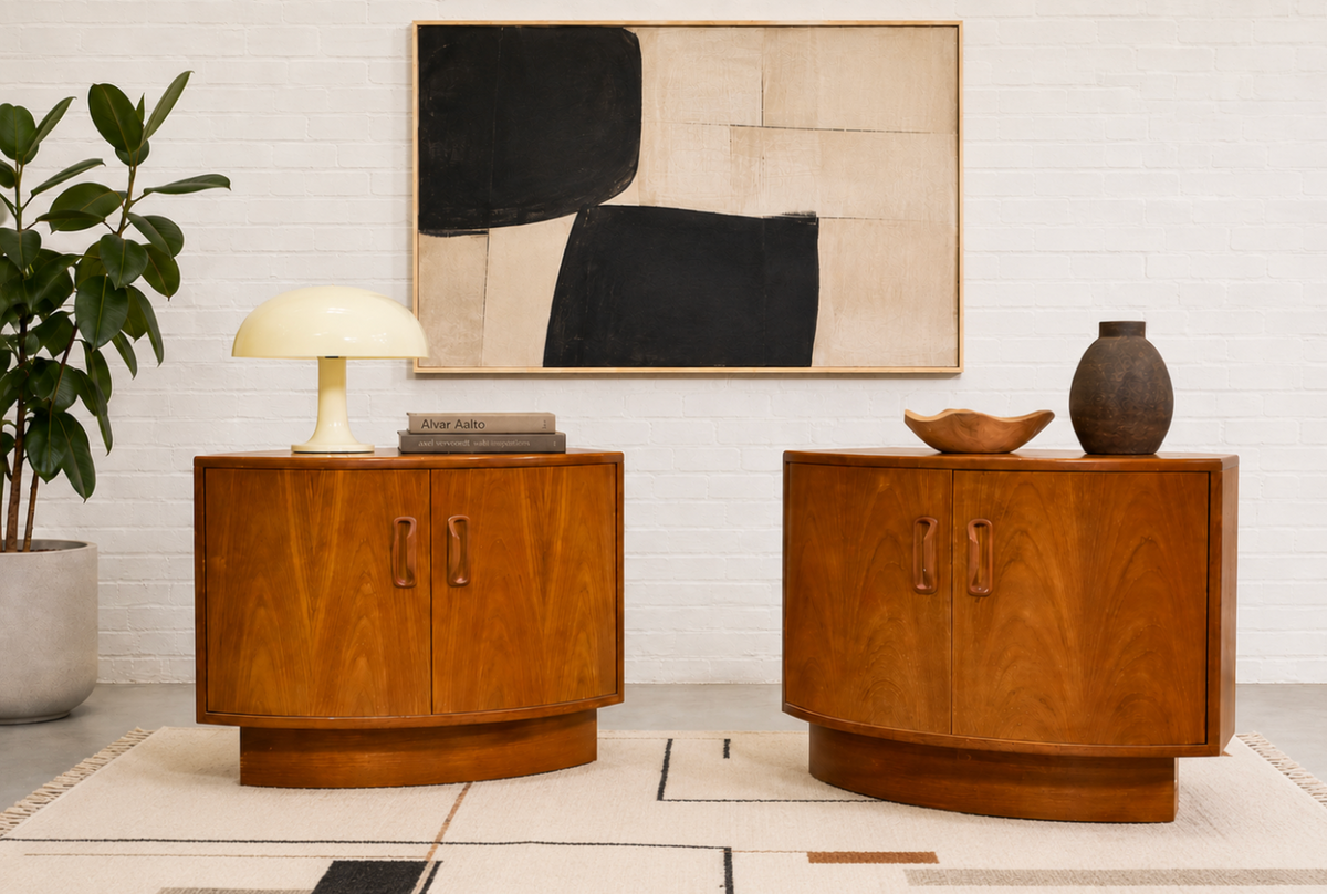 G-PLAN Fresco ナイトテーブル Pair - Mid Century Modern G-Plan Fresco Teak Corner Cabinets, c