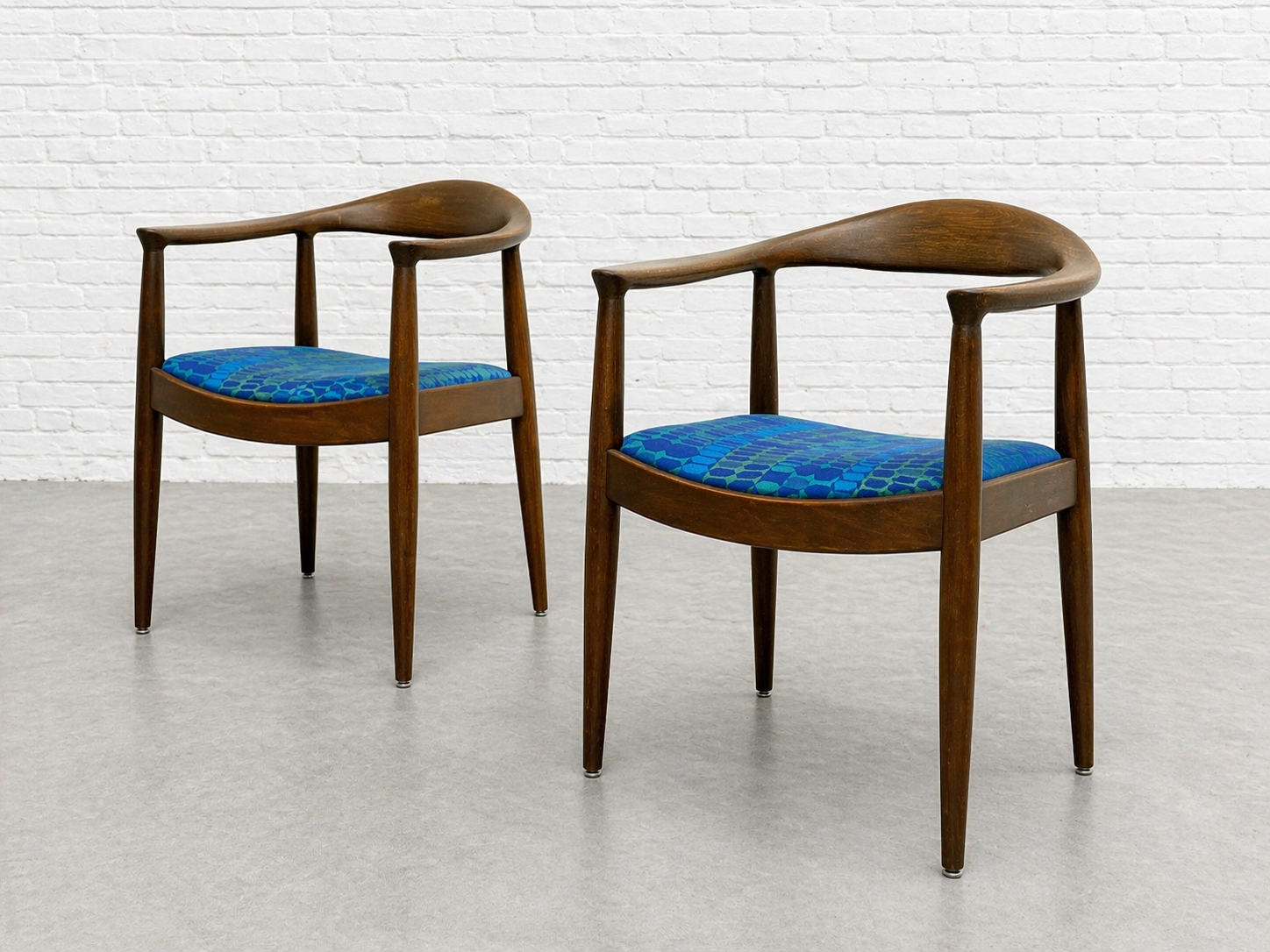 L 1 ミッドセンチュリー　ヴィンテージ 80’s ショートアームチェア Pair of Vintage Mid Century Modern Walnut Lounge Chairs – Hans