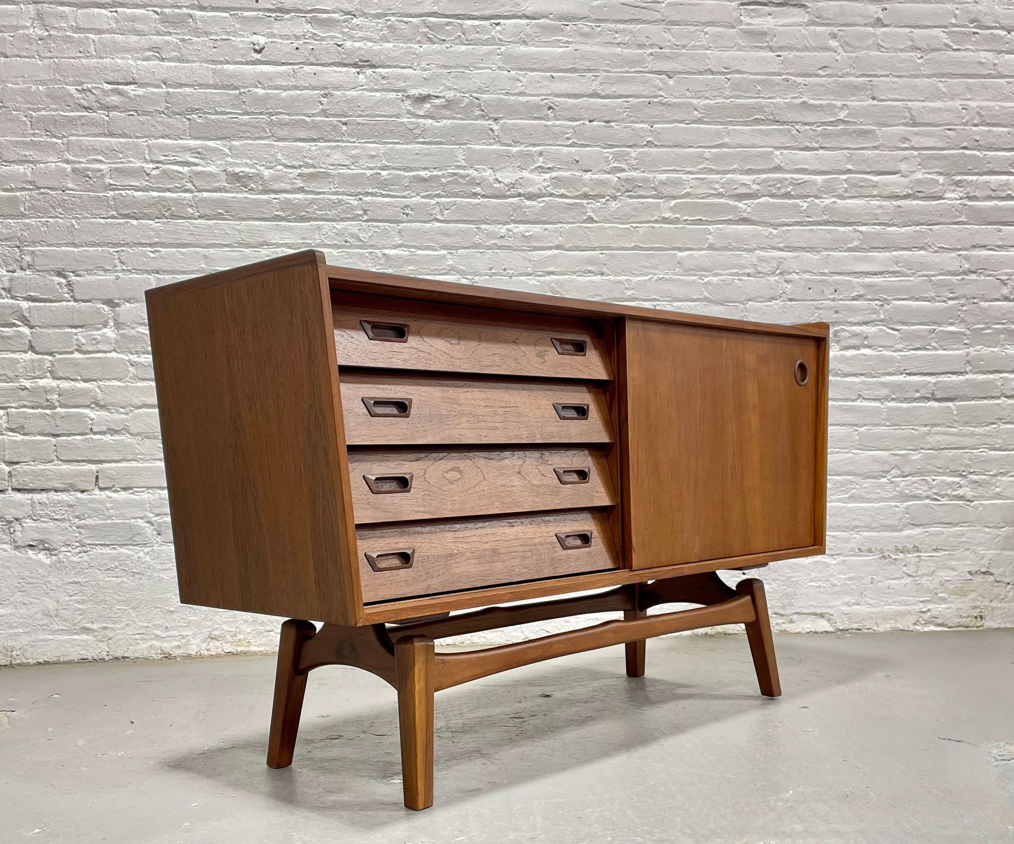 mid century modern dressoir Stylish Sideboards - Discover Our Collection