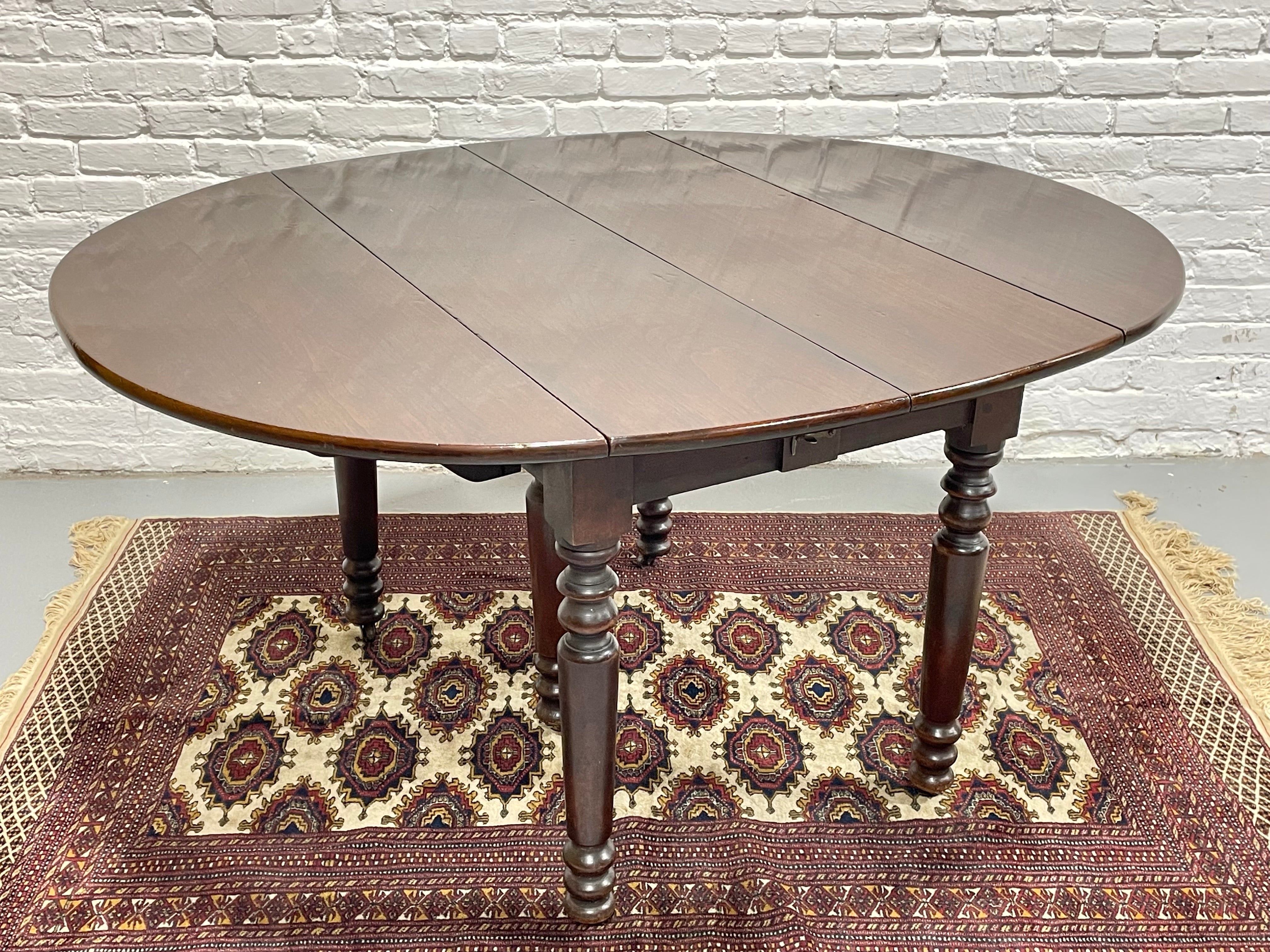 Antique Drop Leaf EXPANDABLE Mahogany Oval DINING TABLE, c. 1910