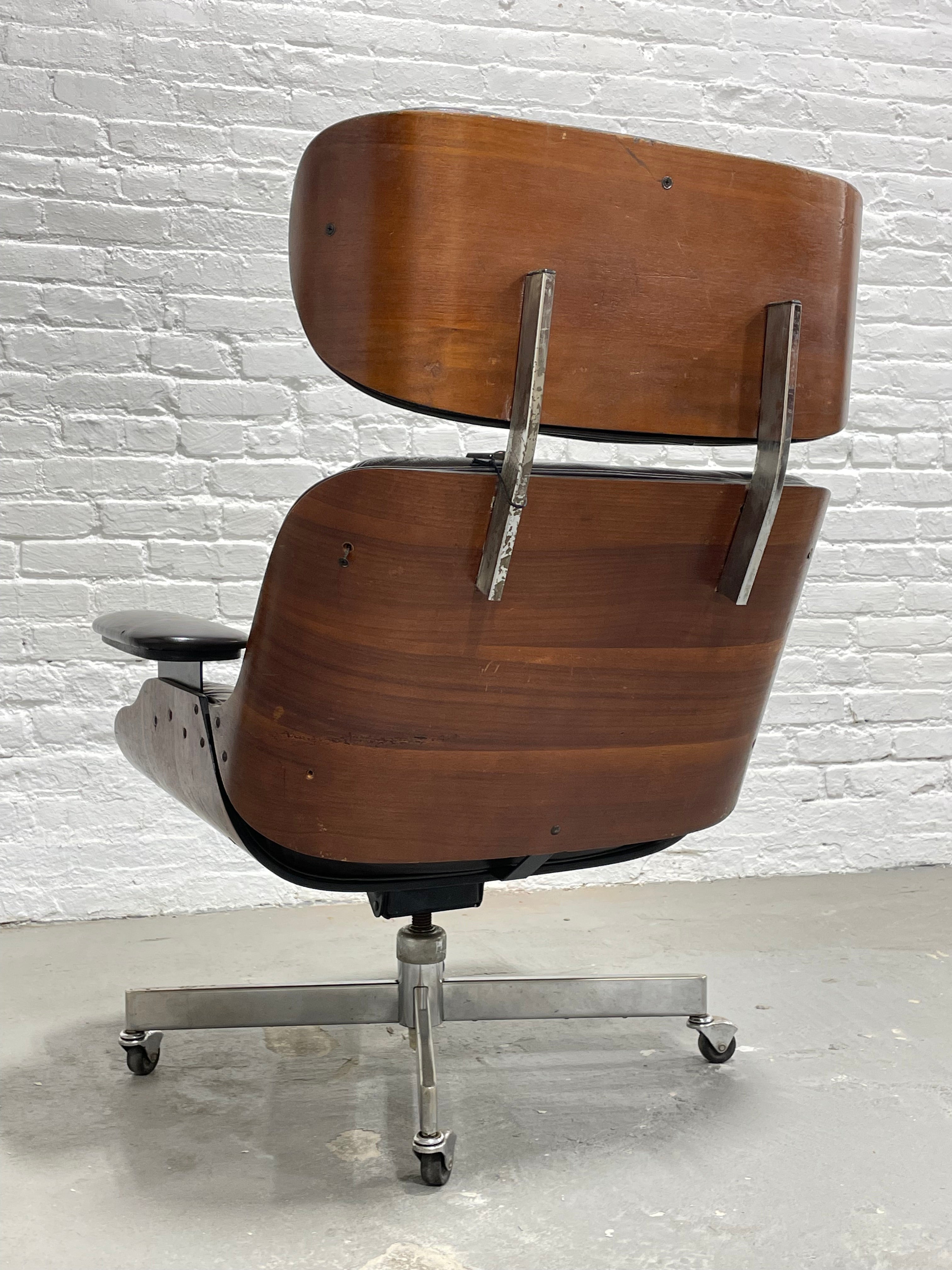 Vintage Mid Century Modern EAMES style LOUNGE CHAIR