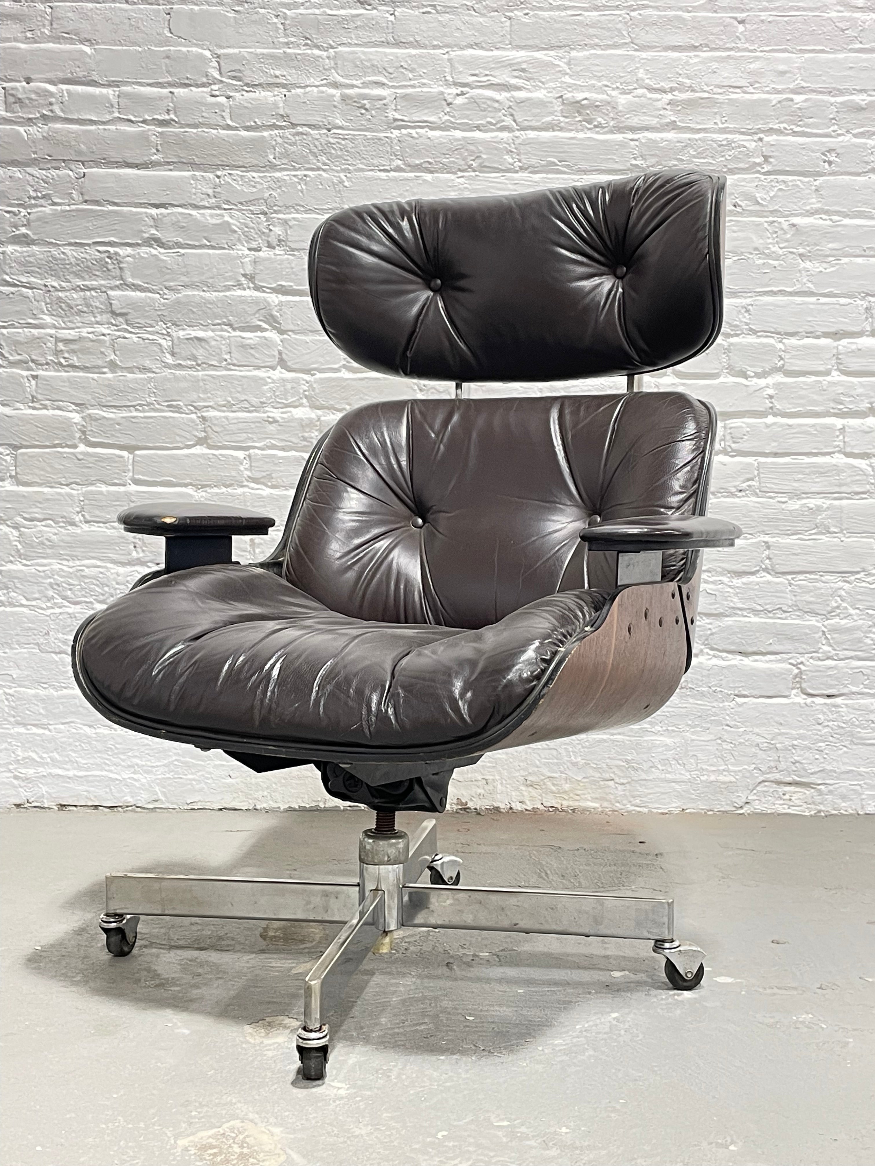 Vintage Mid Century Modern EAMES style LOUNGE CHAIR