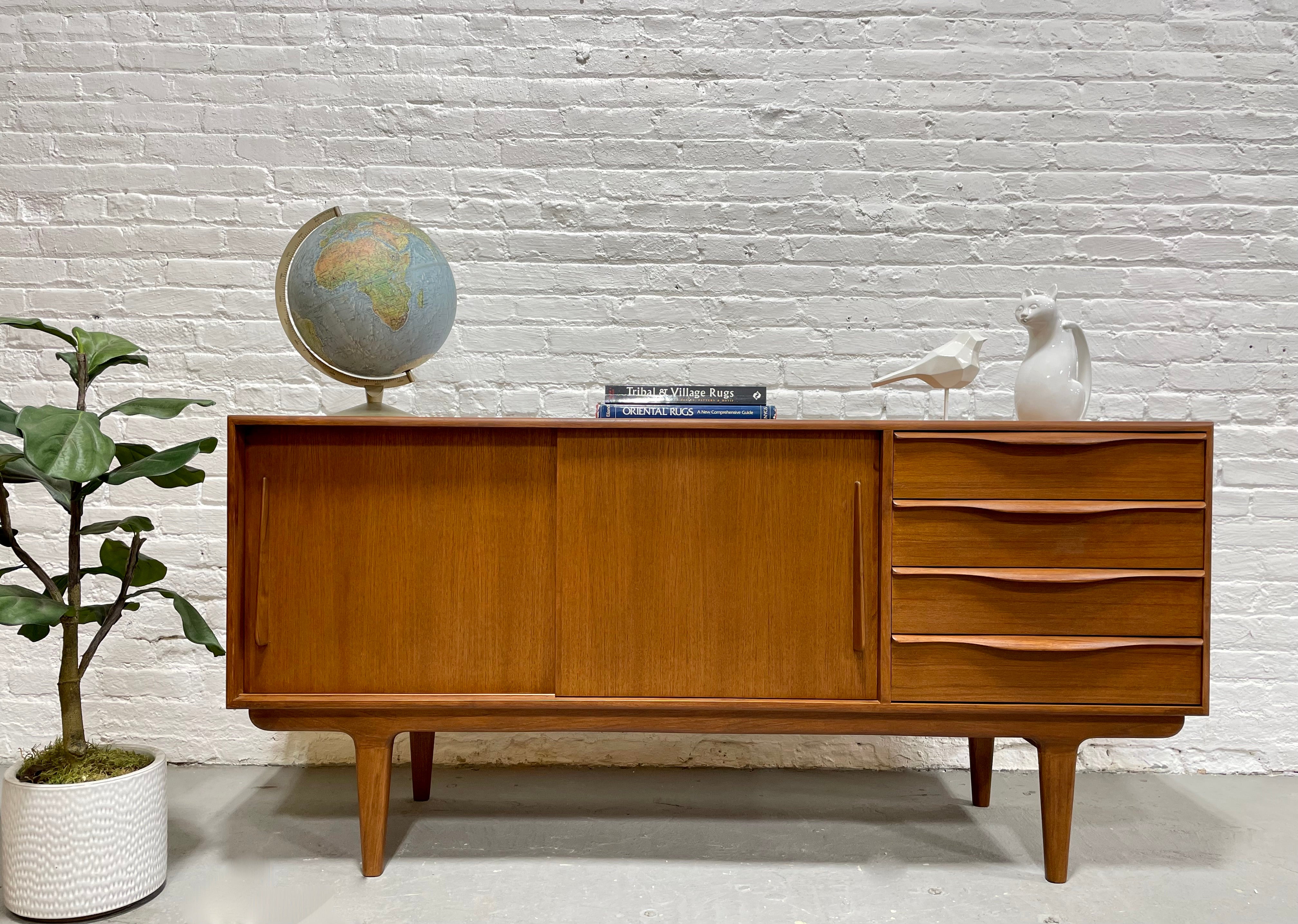 SCULPTURAL Mid Century Modern styled CREDENZA / Media Stand / Sideboard