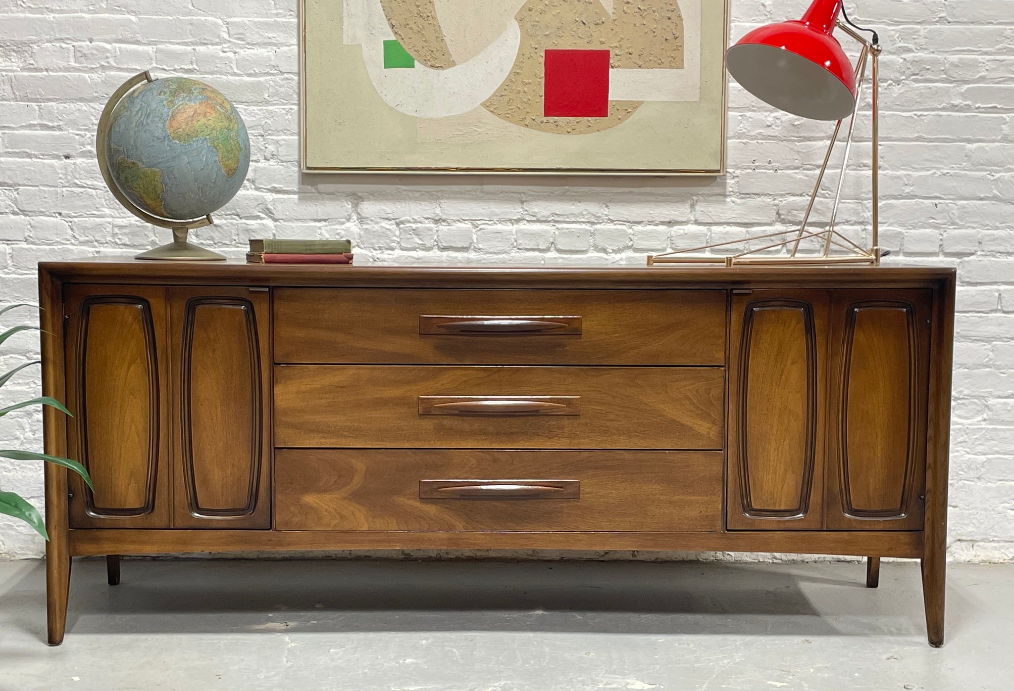 Mid Century MODERN Walnut CREDENZA / Long Dresser by BROYHILL Premier, – Circa60 Mid Century MODERN Walnut CREDENZA / Long Dresser by BROYHILL Premier, – Circa60