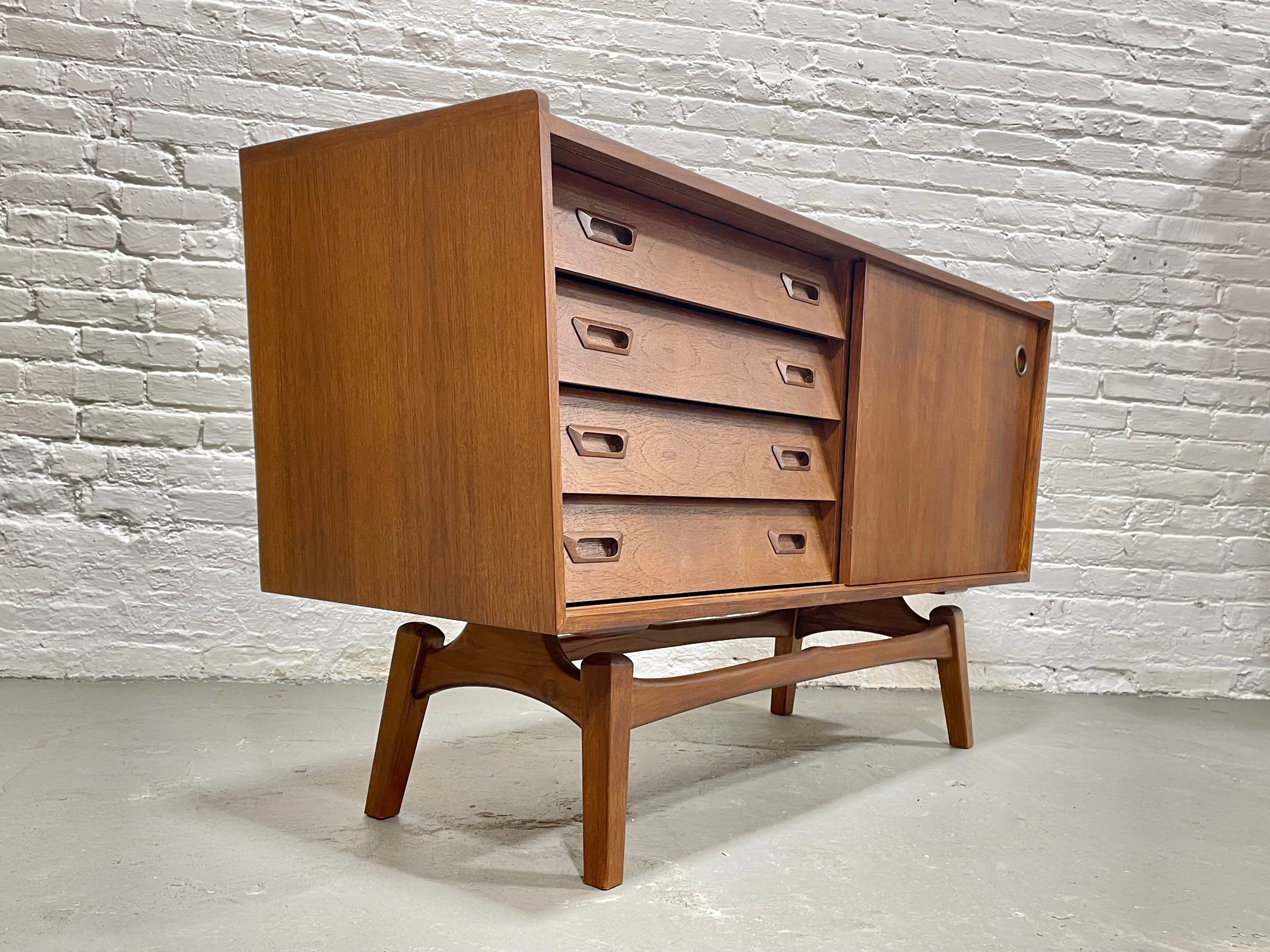 Apartment Sized DANISH Mid Century MODERN styled CREDENZA / Media Stand / Sideboard
