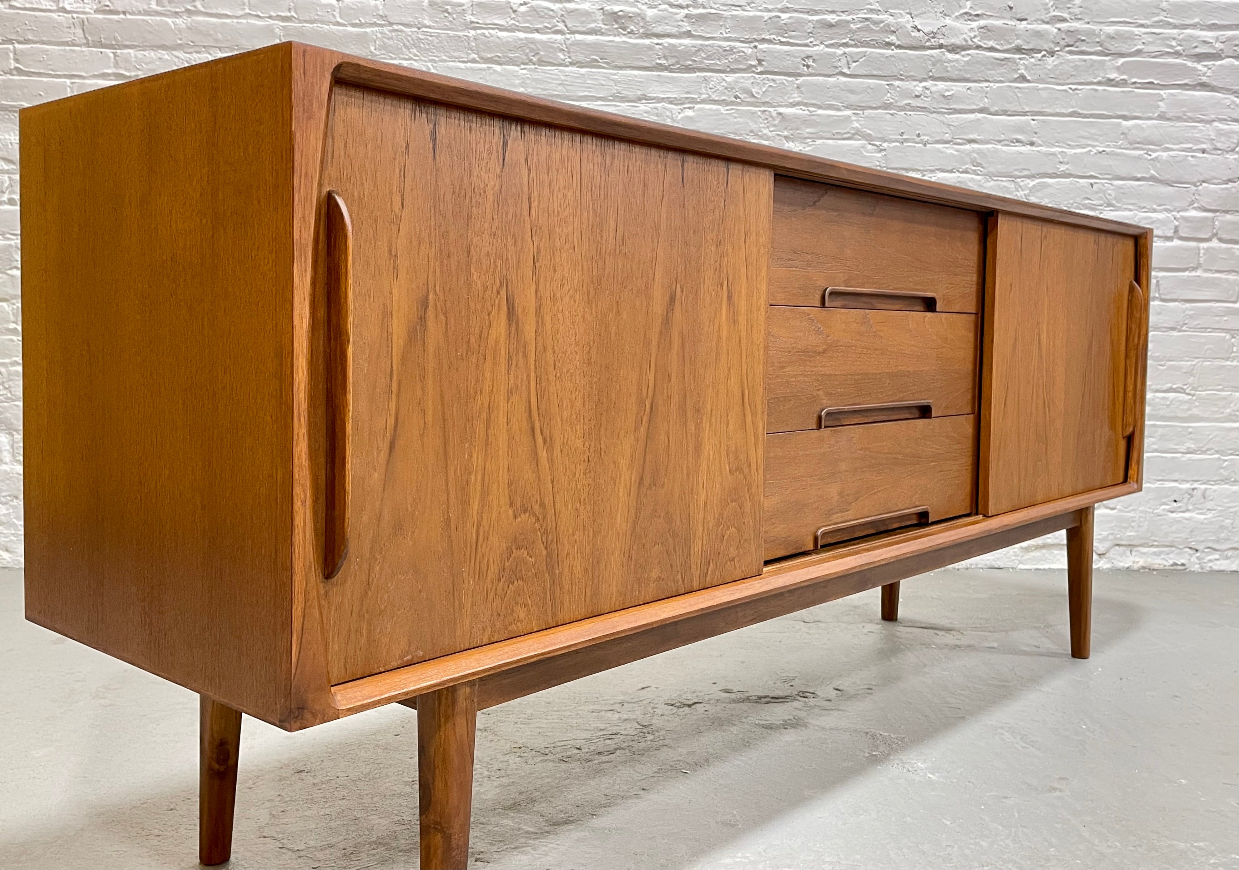 CLASSIC Mid Century MODERN styled Danish CREDENZA / Media Stand / Sideboard